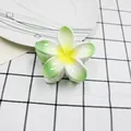 Pinza per capelli a forma di plumeria con sfumatura gialla bianca e verde - 8cm / Petalo Verde Cuore Giallo