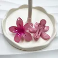 Dettaglio di fermagli per capelli a fiori tropicali rosa con design a becco per la spiaggia - 6.5cm / Fermagli laterali / Rosa