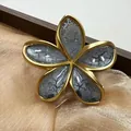 Molla per capelli a forma di frangipani dorata con petali grigi effetto marmo per vacanze - Fibbia Fiore Crepata / Grigio Inchiostro