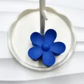 Pinza per capelli a fiore blu Klein opaco con 6 petali per acconciature vintage - Blu