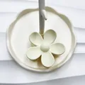 Pinza per capelli a fiore crema opaca per donna con design floreale a cinque petali - Bianco latte