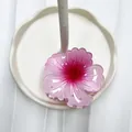 Pinza per capelli a fiore rosa sfumato in resina lucida per acconciature donna - Rosa fucsia su bianco