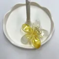 Fermaglio per capelli a forma di plumeria sfumata gialla su vassoio tondo bianco - Fermagli laterali / 8.5cm / Giallo Trasparente