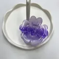 Haarklammer mit durchscheinender violetter Verlaufsrose und herzförmigen Blättern - Farbverlauf Lila