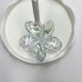Pinza per capelli a forma di fiore di frangipane con finitura perlata e lucida - 8cm / Bianco Iridescente