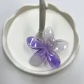 Pinza per capelli a forma di plumeria con sfumatura viola per acconciature da spiaggia - Fermagli laterali / 8.5cm / Viola Trasparente