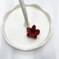 Elegante pinza per capelli a fiore rosso scuro lucida in resina per acconciature da mare - Rosso Scuro
