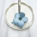 Pinza per capelli a fiore azzurro opaco con design a intaglio per acconciature - Celeste