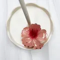 Pinza per capelli a fiore rosa sfumato in resina lucida per acconciature eleganti - Rosso Sfumato