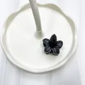 Elegante molletta per capelli a fiore di frangipane nera con finitura lucida di lusso - Sfumatura Nera