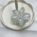 Pinza per capelli a fiore in resina cangiante con sfumatura colorata per il mare - 8cm / Bianco Gelatina Iridescente