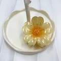 Pinza per capelli a forma di plumeria giallo ambra traslucido con finitura lucida - Giallo Sfumato