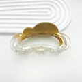 Primer plano de la pinza para el pelo en forma de nube con degradado ámbar elegante - Jengibre Degradado