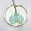 Pince à cheveux nœud vert menthe translucide texture gelée sur un plateau blanc - Vert Transparent Nœud Papillon