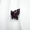 Eleganter dunkelroter Schmetterling Haarklammer mit glänzendem Finish und Lochmuster - Schmetterling-Stil / Burgunderrot