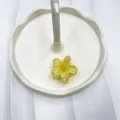 Mini molletta per capelli a fiore in resina gialla traslucida per acconciature da mare - Giallo