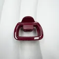 Eleganter dunkelroter Haarklammer mit minimalistischem, hohlem Trapez-Design - Trapezförmiger Hohlstil / Burgunderrot
