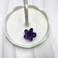 Mini molletta per capelli a forma di fiore di ibisco viola scuro con finitura lucida - Viola scuro