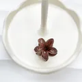 Pinza per capelli a fiore in resina ambra scura per acconciature eleganti da mare - Rosso Caffè
