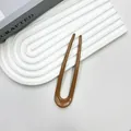 Minimalistische U-förmige Haarnadel in Dunkelbraun mit glatter, polierter Oberfläche - Brauner Kaffee