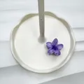 Pinza per capelli a fiore di frangipane viola con finitura gelatina traslucida - Lavanda