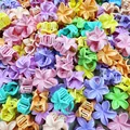Bunte 3cm Blumen-Haarklammern in Pastellfarben für Kinderhaare und Pony-Frisuren - Zufällig Gemischte Farben (Plumeria-Stil)