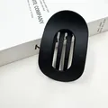 Elegante molletta per capelli ovale nero opaco con design a griglia verticale - Vernice Di Gomma Nero