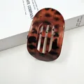 Fermaglio per capelli piatto tartarugato con design traforato su un libro - Leopardo Rosso Arancio