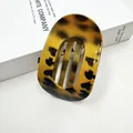 Barrette en acétate écaille ambrée avec design peigne ovale creux à trois dents - Léopard Jaune