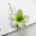 Pinza per capelli a fiore verde sfumato traslucido con glitter colorati da donna - Serie con Glitter Interni / 8cm / Cuore Verde (Base Bianca)
