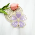 Pince à cheveux fleur violette translucide avec détails crème pour coiffure élégante - Violet avec bord jaune
