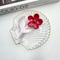 Elegante molletta per capelli a fiore rosso con foglia rosa in vassoio di vetro dorato - Fiore a 5 Petali Rosso