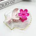 Pinza per capelli a fiore rosa e magenta su vassoio decorativo per uno styling alla moda - Fiore a 5 Petali Rosa Prugna