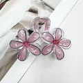 Pinza per capelli con fiori rosa in acrilico trasparente dal dolce design stile coreano - 8.5cm / Stile a Doppia Margherita Stampata / Rosso
