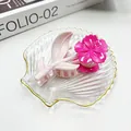 Molla per capelli a fiore magenta e rosa pallido in un elegante vassoio di vetro - Fiore di Cuore Arrotolato Rosa Prugna