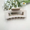 Grande molletta per capelli rettangolare beige opaco in silicone morbido per donne eleganti - Stile Quadrato / Silicone Morbido Quadrato Cachi