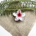 Elegante pinza per capelli a fiori plumeria in resina sfumata rosa con glitter scuri - Bianco Centro Rosso Con Glitter