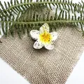 Molla per capelli a fiore di frangipane bianco con centro giallo e glitter fini - Bianco Centro Giallo Con Glitter