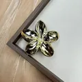 Eleganter vergoldeter Frangipani-Blumen-Haarclip mit glänzender Spiegelfläche - Galvanisiertes Gold