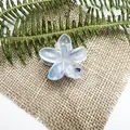 Pinza per capelli a fiore traslucida blu e viola con glitter per acconciature da spiaggia - Spruzzi Blu E Viola