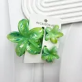 Set di tre mollette per capelli a fiori plumeria verde marmo su scheda da esposizione - Set da 3 pezzi / Set Verde Giada