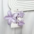 Set di tre mollette per capelli a fiore viola con trama marmorizzata su espositore - Set da 3 pezzi / Set Viola Chiaro Giada