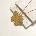 Eleganter goldener Schmetterlings-Brosche mit filigranen Flügeln im Vintage-Stil - Schmetterlingskette / Gold