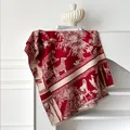 Schal aus Kaschmir-Imitat in Rot und Creme mit Vintage-Leoparden- und Tropenwaldmuster - Rot
