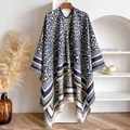 Sciarpa spessa in cashmere con stampa leopardata, frange e strisce blu - Taglia unica / Blu