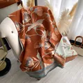 Damen Winterschal mit floralem Jacquard-Muster und feinen Fransen an den Kanten - Braun