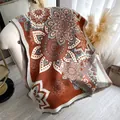 Böhmischer Schal in Rostrot und Beige mit Mandala-Blumenmuster und feinen Fransen - Braun