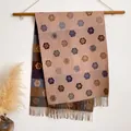 Wende-Winterschal mit Rosenmuster in Zartrosa und Dunkelblau mit feinen Fransen - 185x65cm / Rosa