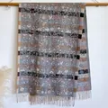 Écharpe ethnique à motif paisley et floral avec franges en bleu et caramel doux - Bxs-486 Gris / 200x65cm