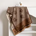Eleganter Kaschmirschal mit Hahnentritt- und Rosenmuster sowie feinen Fransen - 185x65cm / Braun